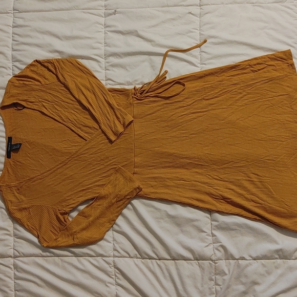 Forever 21 Dresses & Skirts - Forever 21 V-Neck Wrap Dress